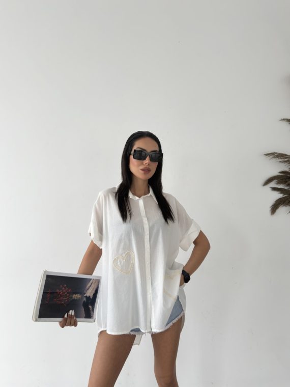 Kalp Nakış Detaylı Gömlek