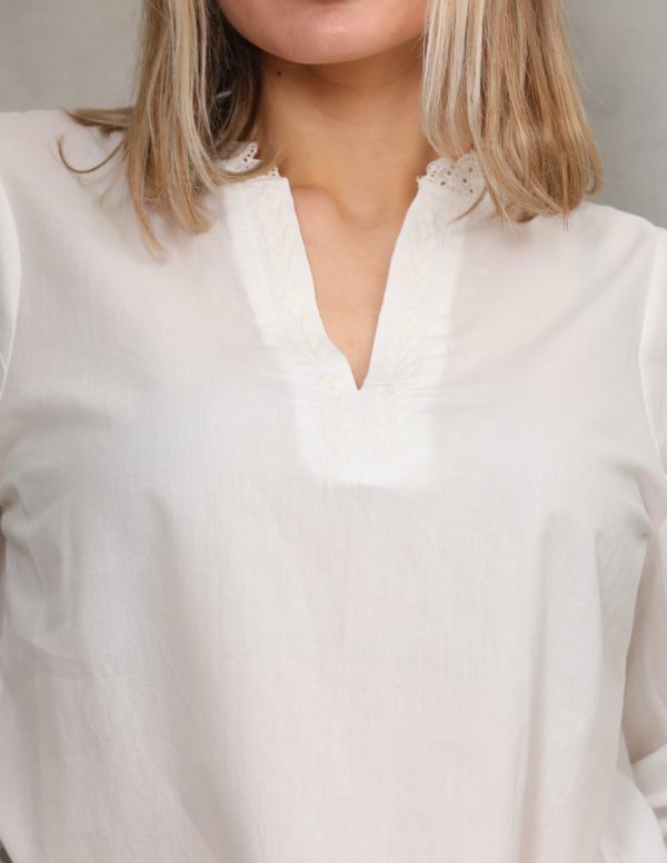 Yakası Fisto Güpür Detaylı Gömlek