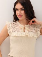 Dantel Brode Detaylı Triko Bluz