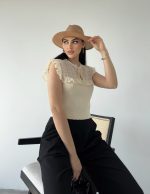 Dantel Brode Detaylı Triko Bluz