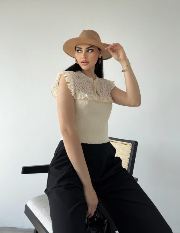 Dantel Brode Detaylı Triko Bluz