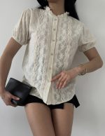 Kısa Kollu Vual Güpür Detaylı Bluz