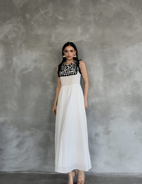 Robası Nakışlı Püsküllü Uzun Elbise