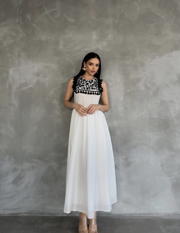 Robası Nakışlı Püsküllü Uzun Elbise