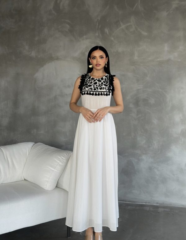 Robası Nakışlı Püsküllü Uzun Elbise