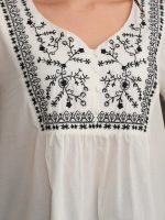 Robası ve Kolları Nakışlı Bluz