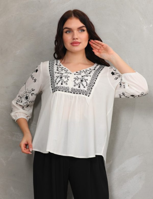 Robası ve Kolları Nakışlı Bluz