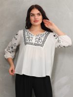 Robası ve Kolları Nakışlı Bluz