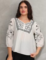 Robası ve Kolları Nakışlı Bluz