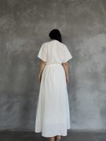 Yakası Süzene Nakışlı Elbise