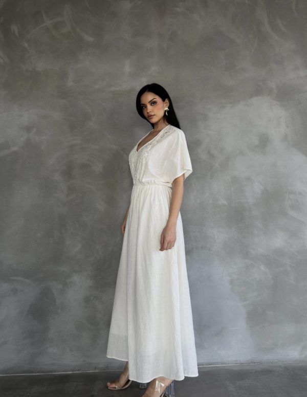 Yakası Süzene Nakışlı Elbise