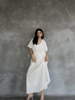 Yakası Süzene Nakışlı Elbise