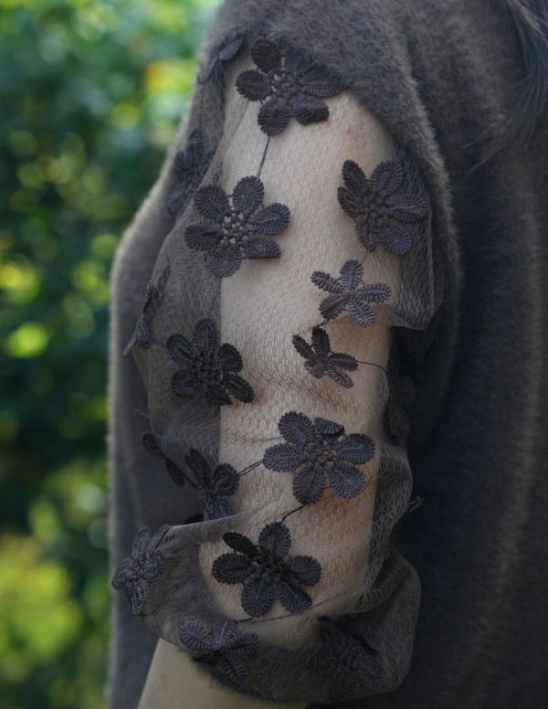 Kolları Çiçekli Tüllü Kazak