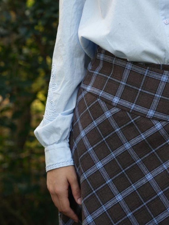 Kolları Nakışlı Gömlek