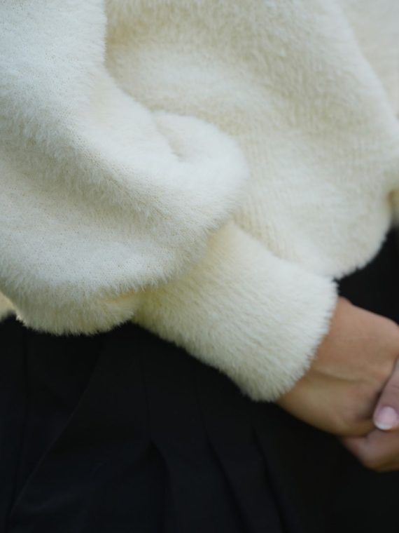 Omuz Taşlı Aplikeli Yumoş Kazak