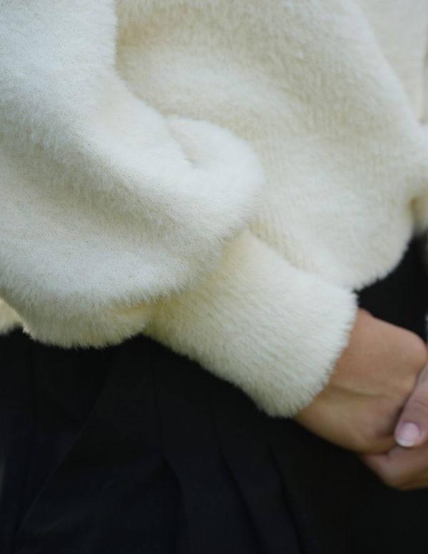 Omuz Taşlı Aplikeli Yumoş Kazak