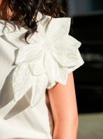 Çiçek Aplikeli T-Shirt