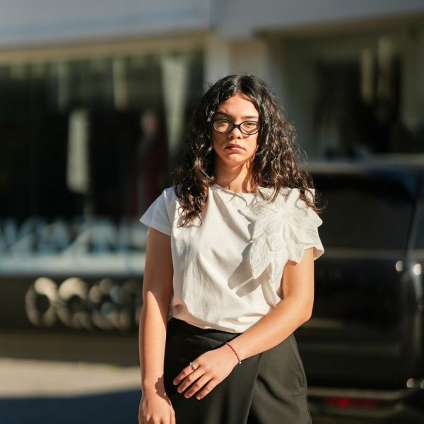 Çiçek Aplikeli T-Shirt