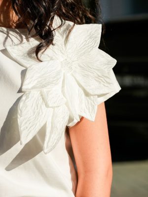 Çiçek Aplikeli T-Shirt