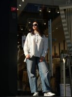 Kolu Yırtmaçlı Taş Detaylı Gömlek