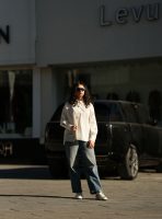 Kolu Yırtmaçlı Taş Detaylı Gömlek