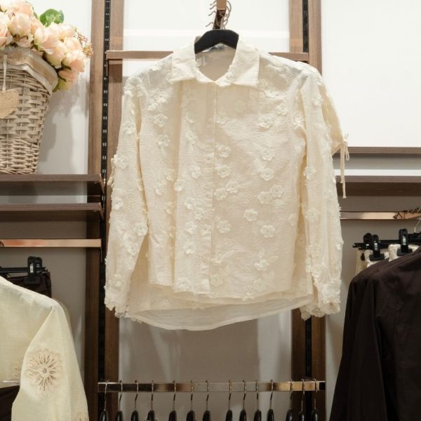 2 Boyutlu Çiçek Detaylı Gömlek