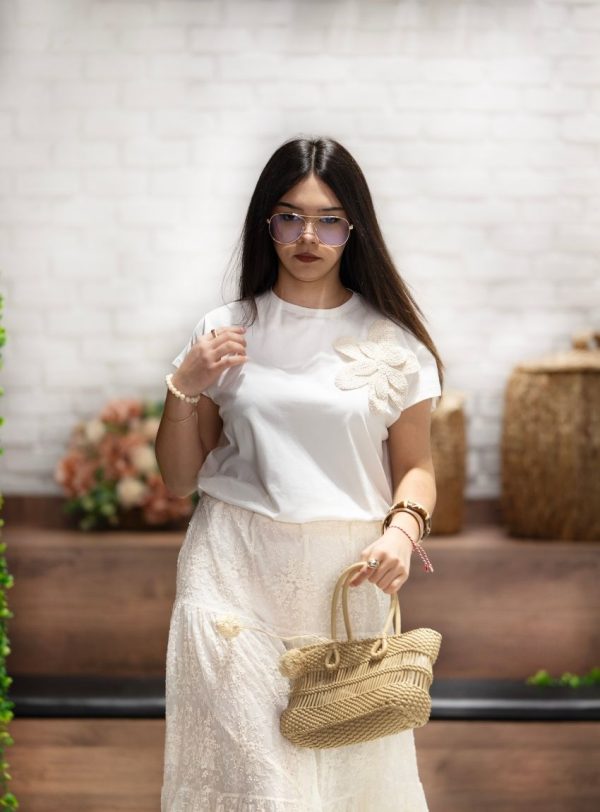 Çiçek Detaylı T-Shirt