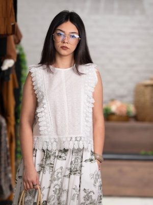 Dantel Detaylı Kolsuz Brode Bluz