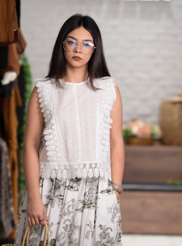 Dantel Detaylı Kolsuz Brode Bluz